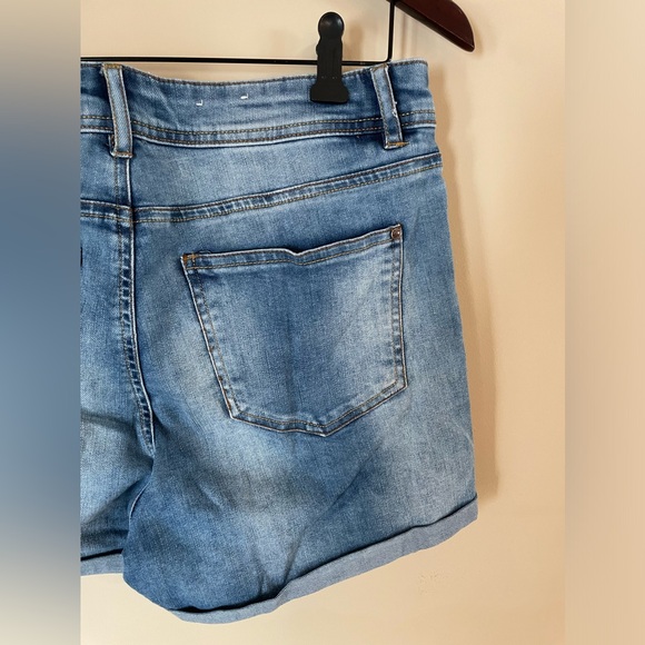 Eighty Two Denim Shorts Size 7 - Picture 4 of 7